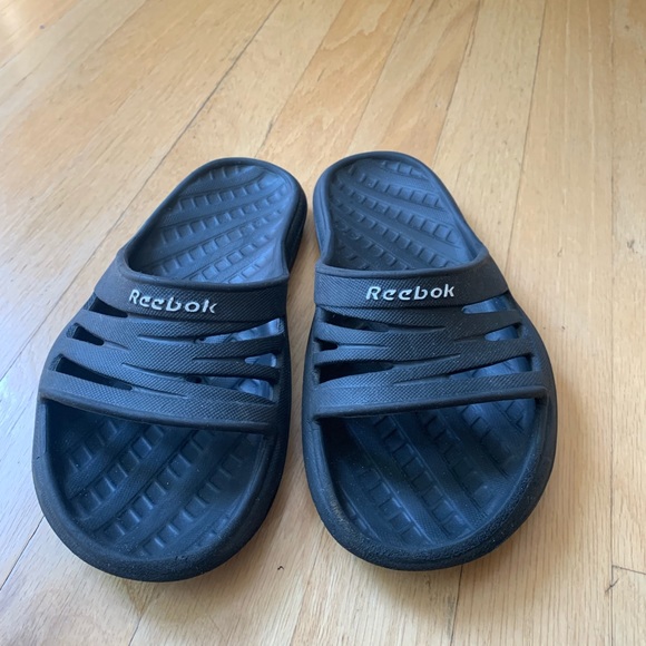 reebok classic flip flops